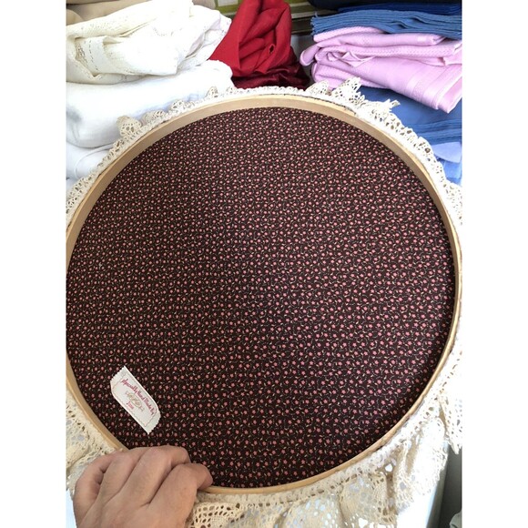 Vintage Handmade Quilted Geese Applique Round Wood Frame Art Wall Hanging 12” - Picture 3 of 4